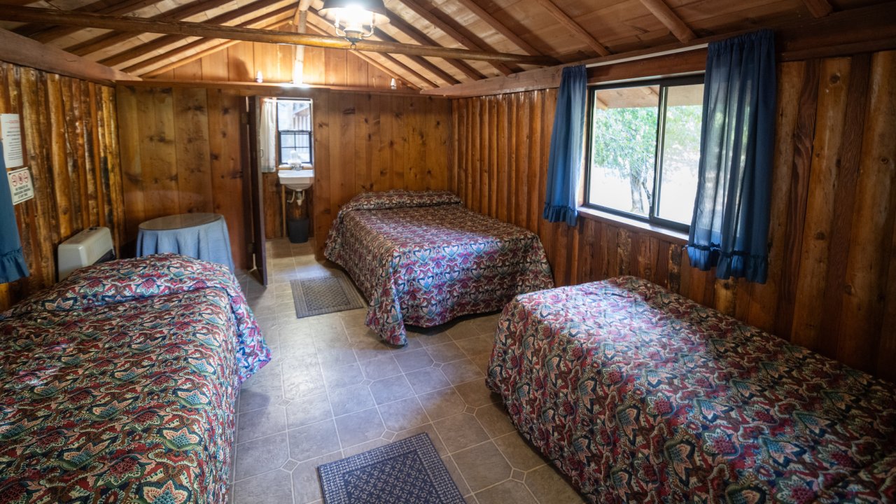 3 bed family room configuration at a cabin in Oregon