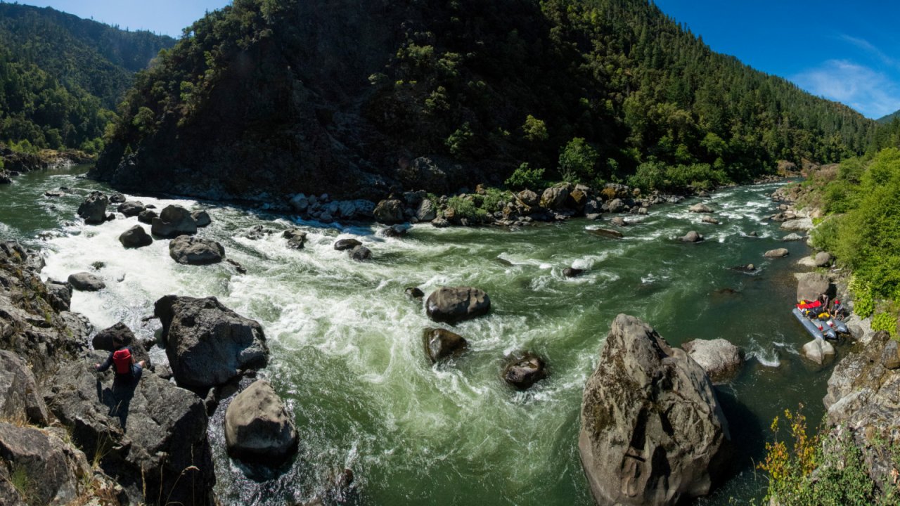 boulder rapids know as blossom bar on rogue river