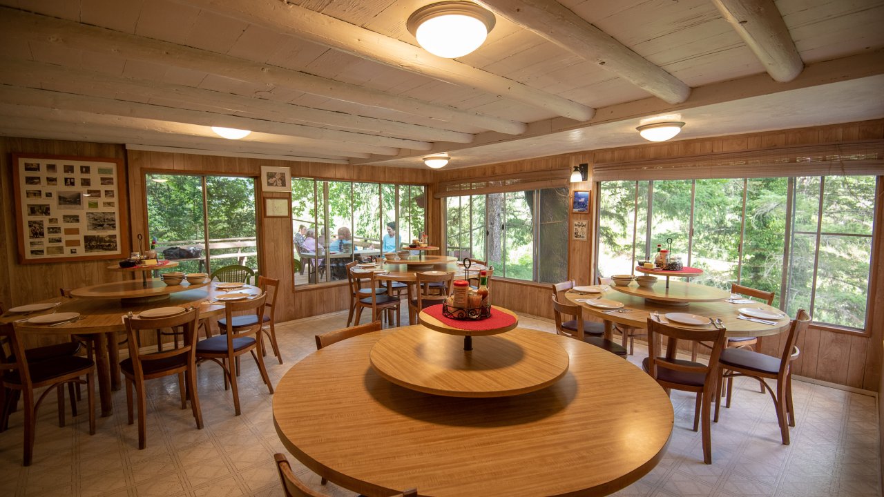 Dining area at Marial Lodge along the Rogue River
