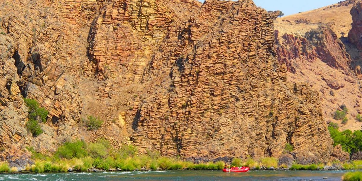 Lone raft floating in the Deschutes River